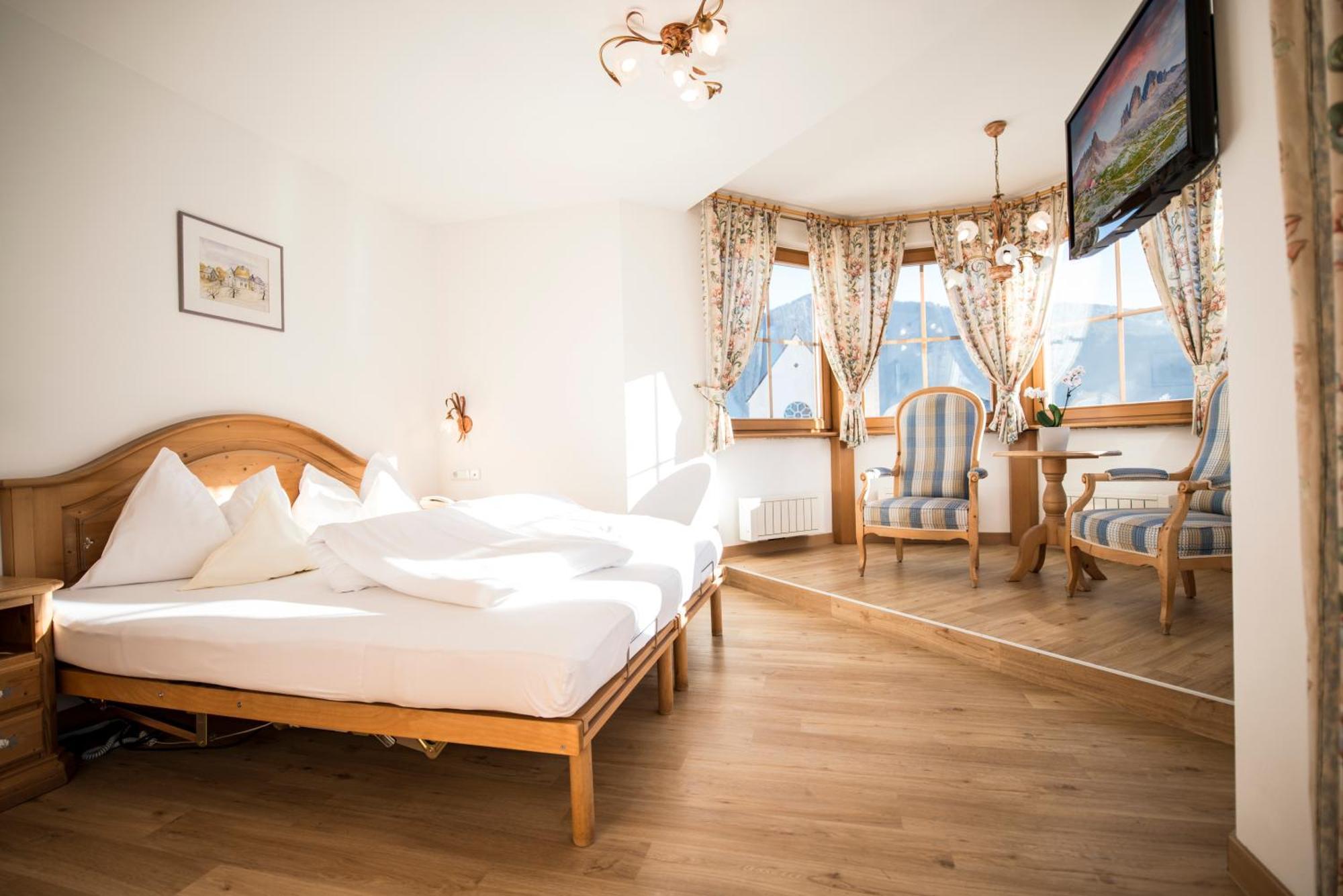Turmhotel Gschwendt Planca di Sopra Zewnętrze zdjęcie